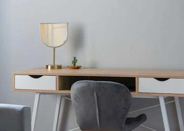 Spacious Ideal For Families By Renters Διαμέρισμα