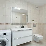 Spacious Ideal For Families By Renters *
